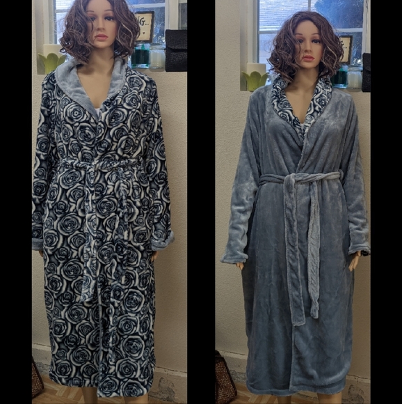 Other - New reversible velvet soft robe